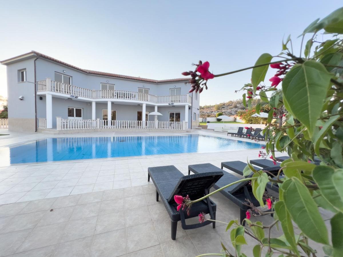 Grand villa Lynn seaview Ayia Napa Exteriör bild