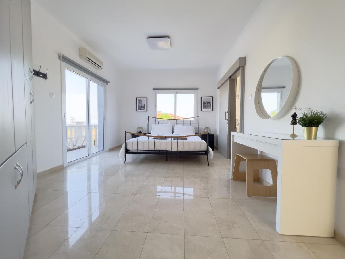 Grand villa Lynn seaview Ayia Napa Exteriör bild