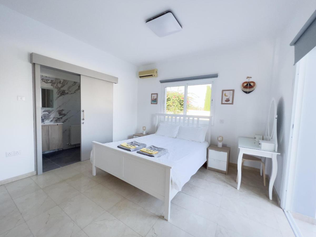 Grand villa Lynn seaview Ayia Napa Exteriör bild