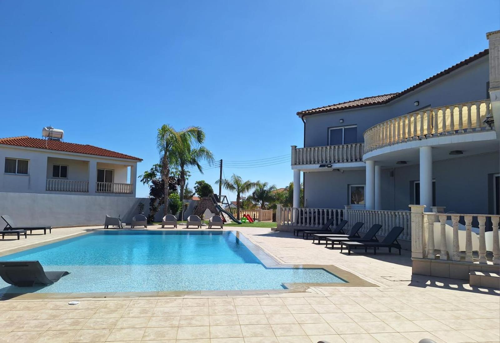 Grand villa Lynn seaview Ayia Napa Exteriör bild